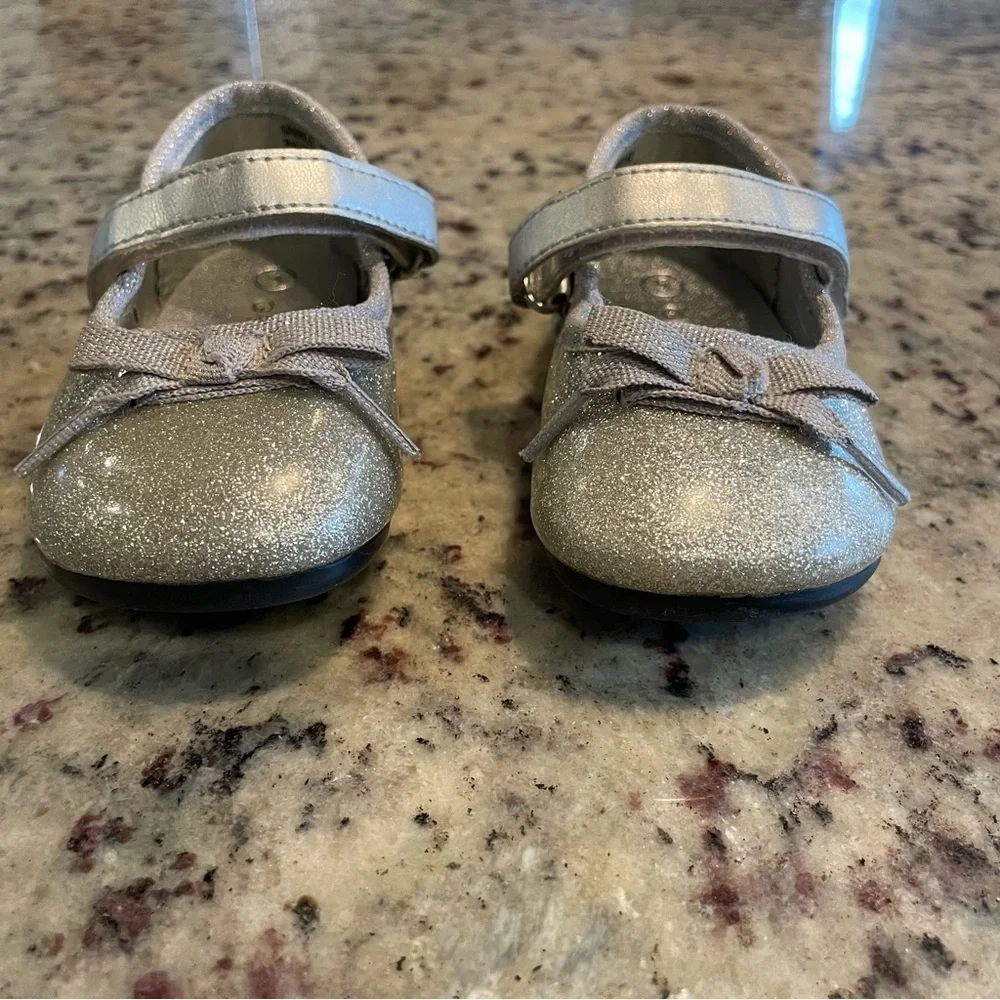 Baby girls sparkly maryjanes size 5